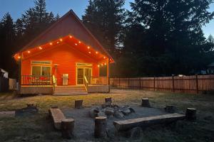 Zahrada ubytování Rustic Cabin Near Mt Rainier Fire Pit and BBQ!