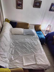 A bed or beds in a room at Art apartment Syngrou