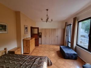 een slaapkamer met een bed en een raam bij Tsar Simeon, 2 bedroom, living room and fireplace in Sofia