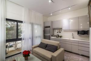 Η κουζίνα ή μικρή κουζίνα στο New luxurious apt, the BEST location in Jerusalem
