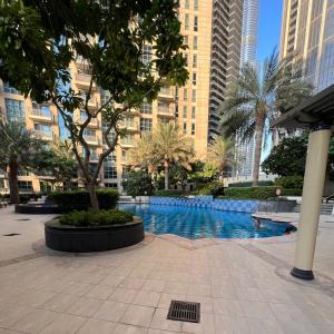 Bazén v ubytování WORLD CLASS Studio with DUBAI DOWNTOWN BOULEVARD view nebo v jeho okolí