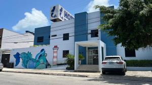 a white car parked in front of a building at Hotel Pousada Da Sereia in Maceió +41 photos