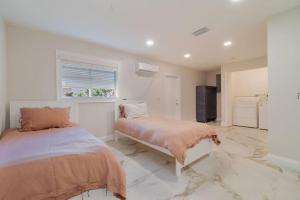 Ένα ή περισσότερα κρεβάτια σε δωμάτιο στο Villa Palm Beach Gardens