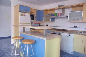 A kitchen or kitchenette at 110 square meters, 5 min of all-Best area of Las Palmas Még 37 kép
