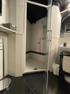 A bathroom at L’ARTSHOP
