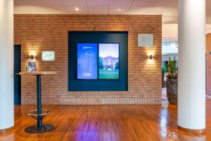 Ο χώρος του λόμπι ή της ρεσεψιόν στο Radisson Blu Hotel Karlsruhe