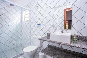 Et badeværelse på Suítes Las Flores Maresias