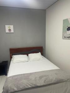 Postel nebo postele na pokoji v ubytování Hotel Estadio Exprés