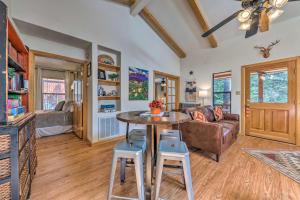 Galeriebild der Unterkunft Charming Coppertop Cloudcroft Cabin 3 Mi to Ski in Cloudcroft + 23 Fotos