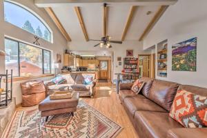 Galeriebild der Unterkunft Charming Coppertop Cloudcroft Cabin 3 Mi to Ski in Cloudcroft