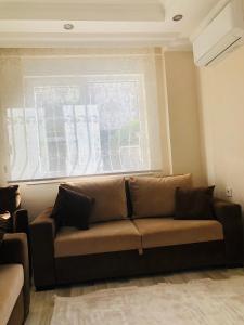 Posezení v ubytování Modern Comfy Cozy and Sunny Flat in Muratpasa Antalya