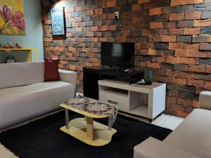 TV a/nebo společenská místnost v ubytování Ivy House Apart Hotel