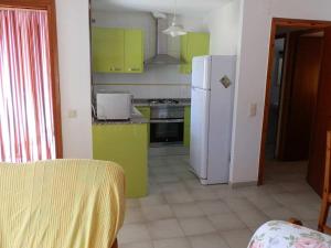 Kuchyňa alebo kuchynka v ubytovaní Casa cerca del mar, wifi gratuito, aire opcional, piscina, mascotas aceptadas, playa para perros - ES-184-6