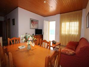 Televízia a/alebo spoločenská miestnosť v ubytovaní Vacaciones cerca del mar: piscina privada, aire acondicionado opcional, mascotas bienvenidas - ES-184-54
