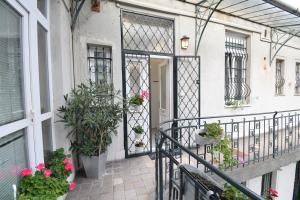 Balkón alebo terasa v ubytovaní BUDACASTLE PANORAMIC LUXURIOUS FAMILY APT, FREE PARKING included