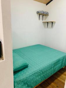 Letto o letti in una camera di Cabañas del Bosque