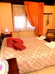 A bed or beds in a room at B&B Gli Eremiti