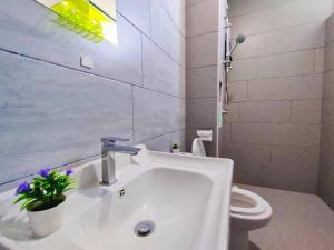 Koupelna v ubytování Cikgukay Desaru Homestay Apartment With Pool View WiFi & Netflix