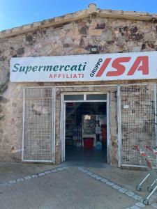 Supermarket alebo iný obchod pri apartmáne alebo v okolí