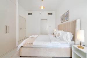 Ảnh trong thư viện ảnh của Immaculate 1BR apartment at Carson C ở Dubai