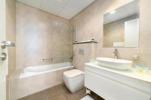 Ảnh trong thư viện ảnh của Immaculate 1BR apartment at Carson C ở Dubai