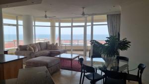 Χώρος καθιστικού στο 301 Oyster Schelles Umhlanga Rocks