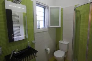 Koupelna v ubytování Vacation house with stunning view - Vari Syros