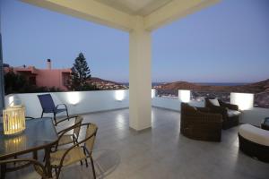 Balkón nebo terasa v ubytování Vacation house with stunning view - Vari Syros
