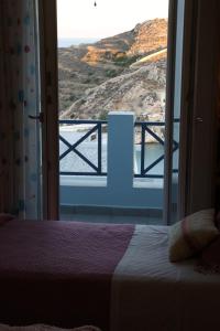 Postel nebo postele na pokoji v ubytování Vacation house with stunning view - Vari Syros