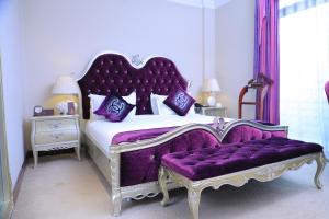 Кровать или кровати в номере Sidra International Hotel