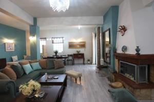 Posezení v ubytování Vacation house with stunning view - Vari Syros