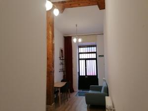 Zdjęcie z galerii obiektu Apartamento de diseño Malasaña w Madrycie