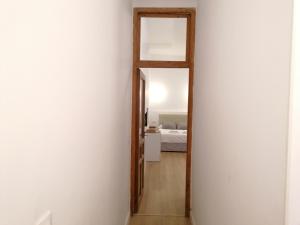 Zdjęcie z galerii obiektu Apartamento de diseño Malasaña w Madrycie