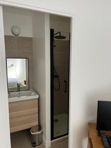 Kúpeľňa v ubytovaní Max3, T2 en duplex, Bord de mer + 10 fotografií