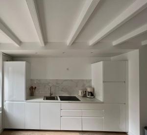 Kuchyňa alebo kuchynka v ubytovaní Max3, T2 en duplex, Bord de mer