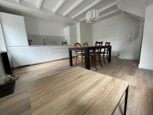Kuchyňa alebo kuchynka v ubytovaní Max3, T2 en duplex, Bord de mer