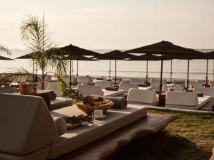 a table with a bowl of fruit on a beach at GARDELLI RESORT in Laganas