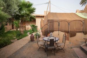 Maison etoile du desert的庭院或其他户外区域
