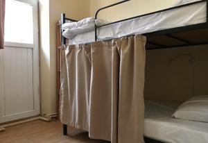 Ein Bett oder Betten in einem Zimmer der Unterkunft Wine Hostel