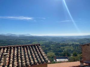 a roof of a building with a view of a valley at Locanda le GINESTRE in Cantalupo in Sabina