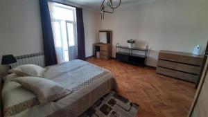 A bed or beds in a room at apartment called CASCADE