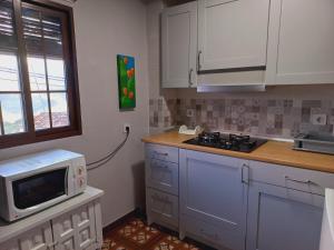 Kuchnia lub aneks kuchenny w obiekcie Casa El Olivo by CasaTuristica