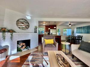 a living room with a fireplace and a kitchen at King Bed-Huge Yard-Quiet Neighborhood-Garage in Sacramento