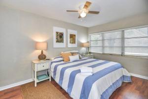 a bedroom with a bed and a ceiling fan at Vinoy Beach getaway Fun in the Sun Close to bars in St. Petersburg