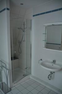a bathroom with a glass shower and a sink at Up Süderdün 7 Up Süderdün 7 in Norderney