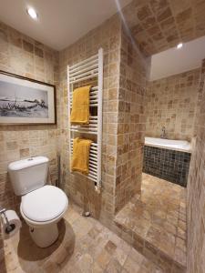A bathroom at La chapellerie