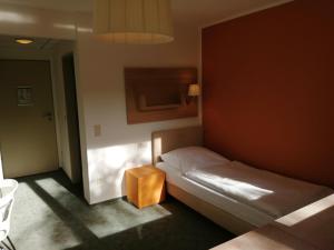 Postel nebo postele na pokoji v ubytování DRK-Tagungshotel-Dunant