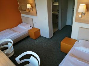 Postel nebo postele na pokoji v ubytování DRK-Tagungshotel-Dunant + 28 fotografií