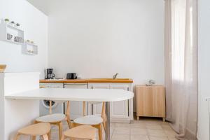 Kuchyň nebo kuchyňský kout v ubytování Appartement à 5 min à pieds plage des Catalans