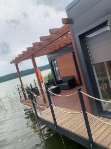 Výhled na řeku, která protéká v blízkosti apartmánu